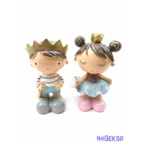 Koronás gyerek figurák