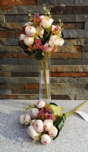 Boglárka aprófejű 5 ágú selyemvirág csokor díszítővel zöldekkel 28 cm Halvány Rózsaszín