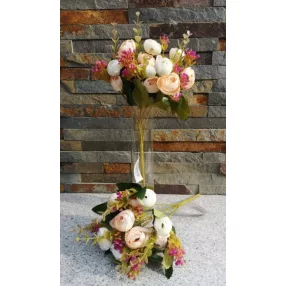   Boglárka aprófejű 5 ágú selyemvirág csokor díszítővel zöldekkel 28 cm Világos Barack mix