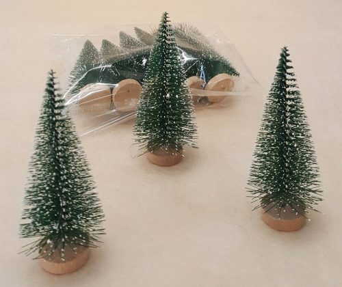 Fenyőfa dekor mini zöld havas 10 cm fa talpon