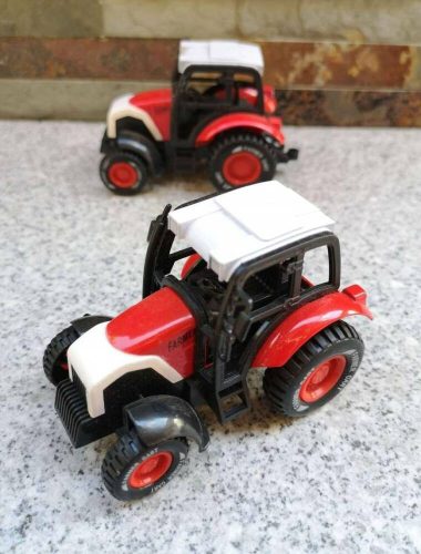 Traktor piros felhúzható kerekű guruló játék figura 10x5,5x6,5 cm