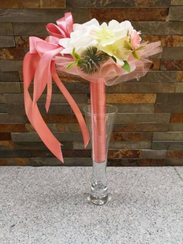 Ballagó csokor Rózsa-Hortenzia virággal szalaggal 25 cm - Fehér-Korall Mix