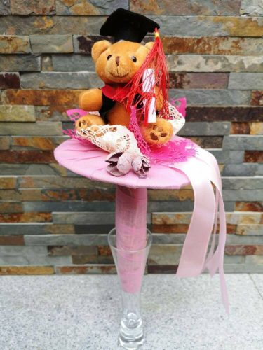 Ballagó csokor sapis maci figurával szalaggal - Rózsaszín