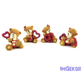 Ülő maci szívvel 5x4,5cm