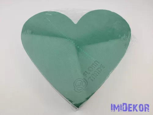 Tűzőhab szív forma fa alapon - Teli 30 cm