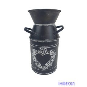 Fekete inda és szívmintás bádog kanna