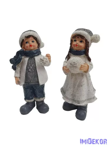 Kék sálas téli figura hógolyóval