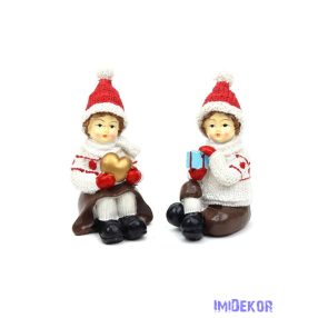   Kötött ruhás karácsonyi gyerek figura 11,5cm - Ülő piros