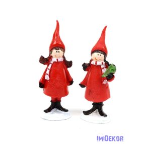 Piros ruhás téli lány figura 11 cm