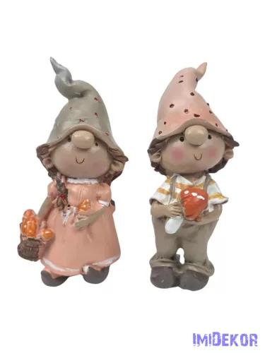 Nagy orrú manó figura gombával álló