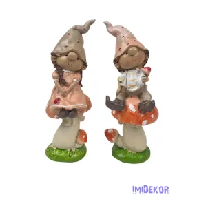 Nagy orrú manó figura gombán