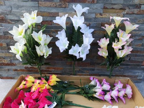 Liliom + páfrány levél 10 ágú selyemvirág művirág fekvő csokor 52 cm