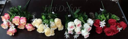 Nyíló rózsa + kis virágok 12 ágú selyemvirág csokor 45 cm