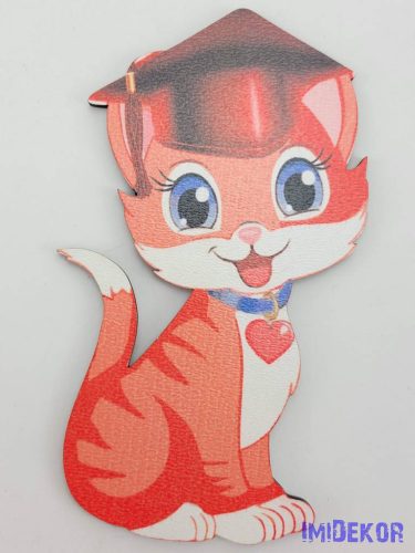 Vörös nagy cica tábla ballagó kalapban