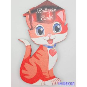 Vörös nagy cica tábla ballagó kalapban - Feliratos