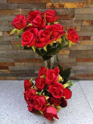 Rózsa 12 fejes selyemvirág csokor díszítőkkel 36 cm - Piros