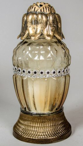 Középen strasszos arany üvegmécses antikolt talppal virágos fedéllel mécses betéttel 24 cm