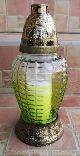 Pikkelyes üvegmécses antikolt díszített talppal és fedéllel mécses betéttel zöld 24 cm